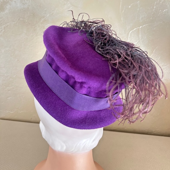 STELLAR 1940s' PURPLE HAT WITH GATHERED CROWN, GROSGRAIN TRIM + OSTRICH FEATHERS - Picture 7 of 14